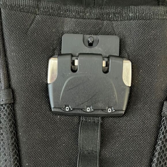 FlexSafe Anti-Theft Portable Safe Locks onto Fixed objects Combo Lock NWT - Picture 5 of 14